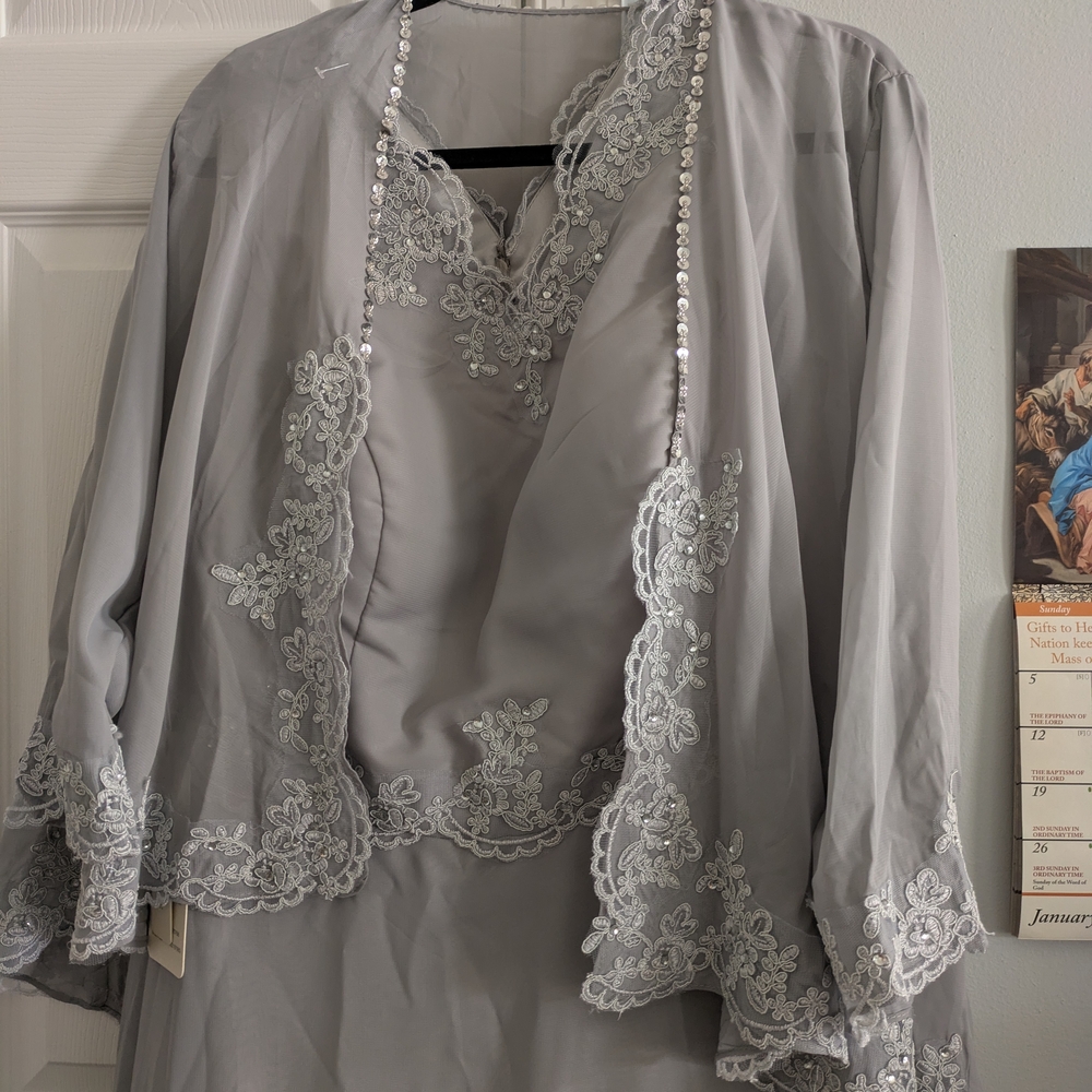 Mother of The Bride Elegant Trim Gray/Silver Long Gown. Size 18w Jacket, NWT